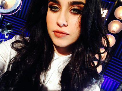Trust nobody                                                      ⭐lola is my everything⭐                           harmonizer/lovatic/belieber/arianator.