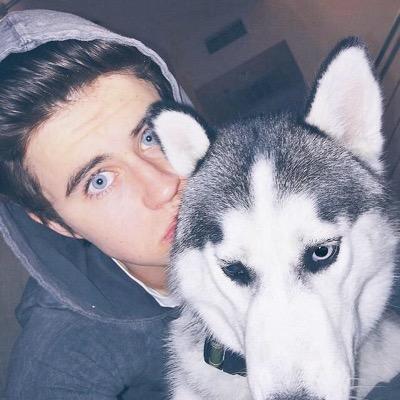 follow @nashfruityloops , she gave you a free follow and she also do DM's to 10/12 + Sammy,Marcus Johns,Justin Bieber,Seb,Curtis Lepore and Christian Del Grosso