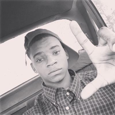 3 C's .cool nigga like to hang out great personality and singleeeee... lol so hit me up (GURLS) ((100% real ni66a n all round me