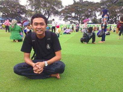 whatsapp : 082315875485