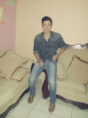 Allanflres09's profile picture. 