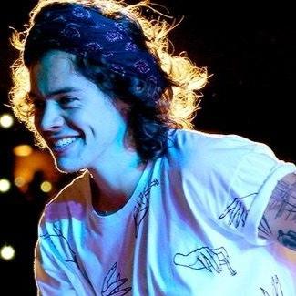 follow @1975haile cause she gave you a free follow please and thank you :D