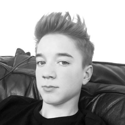 DanielsFaniels's profile picture. hey y'all!! Its the official Twitter page for Faniels!!! My ig is @textingdaniel so go follow it!✌️