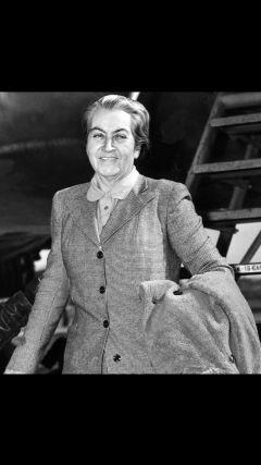 (Vicuña 1889 - Nueva York 1957) Literatura influenciada por Amado Nervo y F.Mistral. Unica mujer iberoamericana premiada con el nobel en 1945