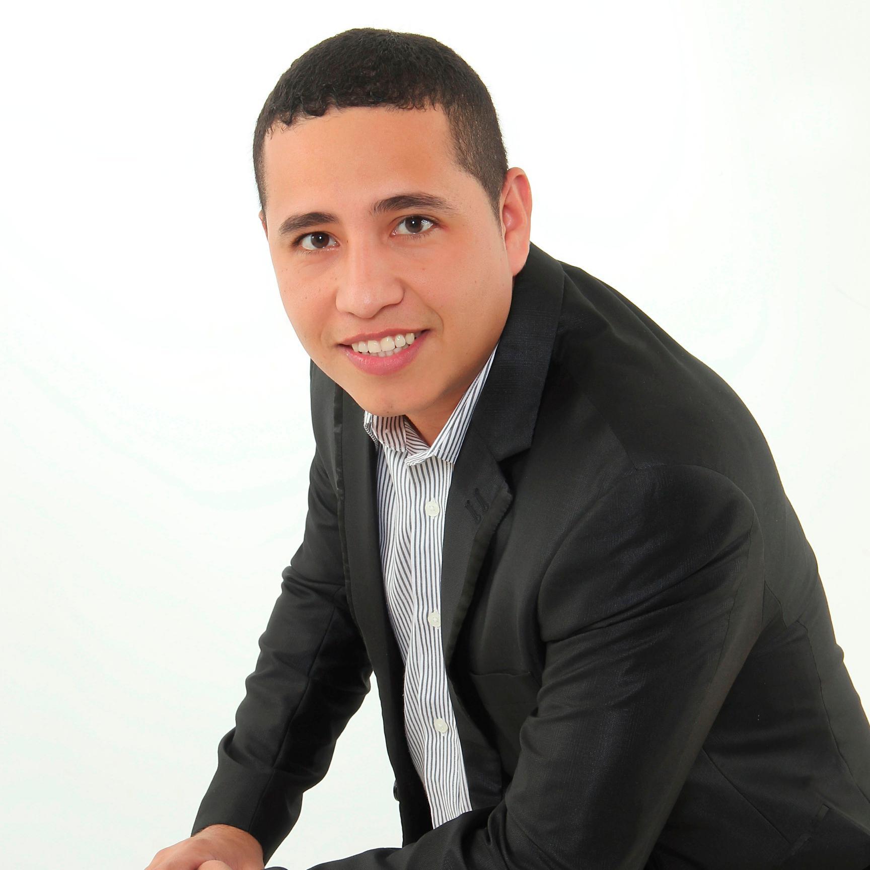 Emprendedor | Marketer | Inversionista | Te enseño como utilizar internet para crear un negocio serio y rentable.