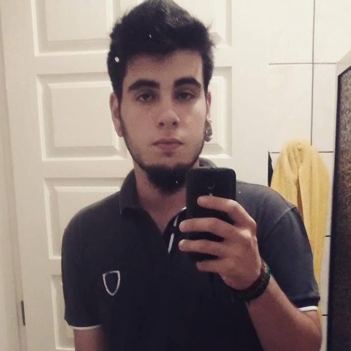 Lafaiete/BH , estudante de arquitetura, 20 anos.