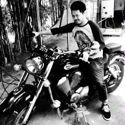 Singer/Composer/Song Writer/Broadcaster/Presenter/Reporter/MC/MD/Jurnalist/Marketing /Produksi Iklan/One Studio/ produser program CaLL 081907402799