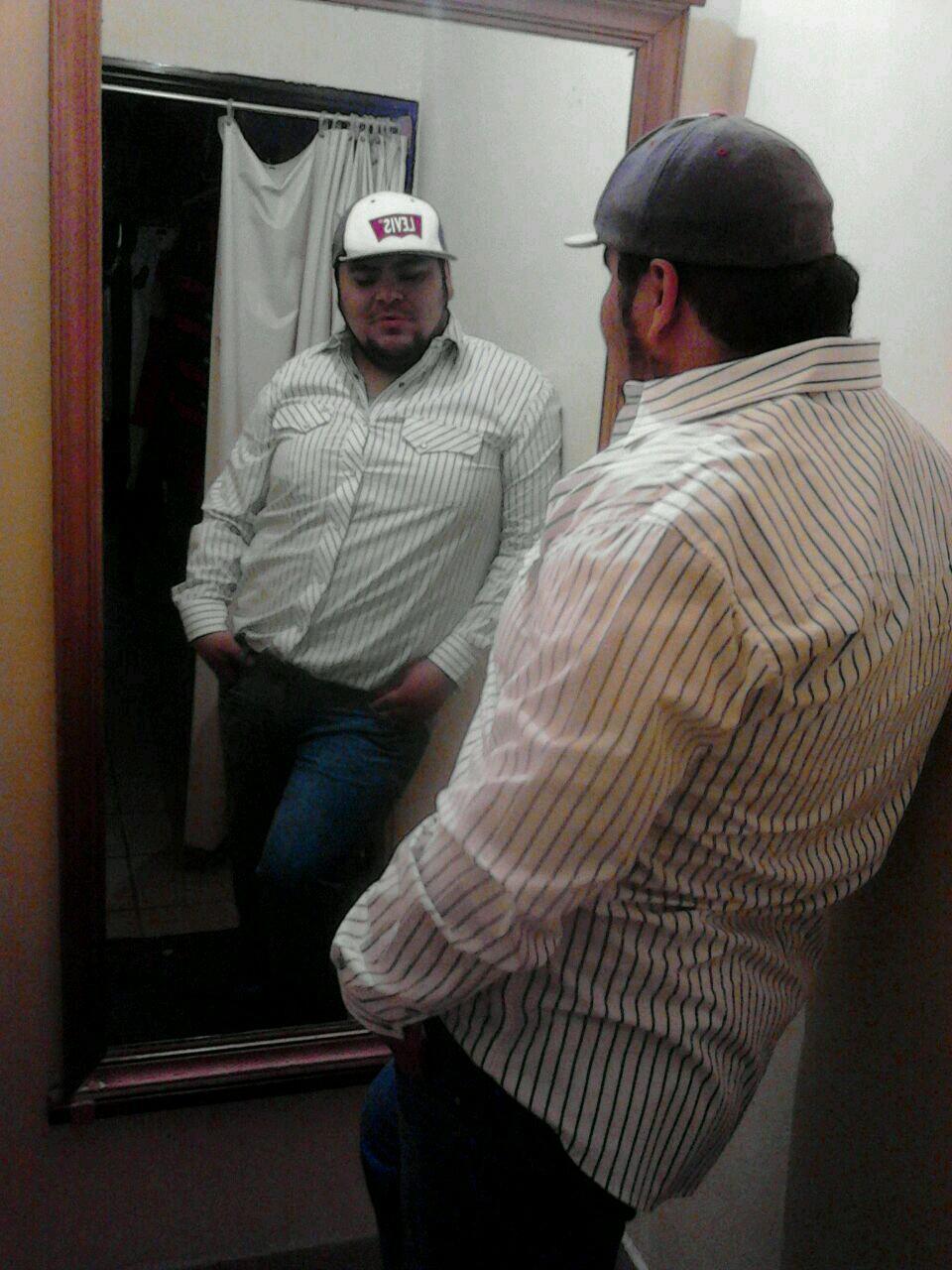 Sencillo, Chistoso, Feliz, todo un estuche, Sígueme y Veras! ;)