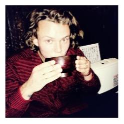 i deleted my main account so follow my new acc @littIescarlet please,,