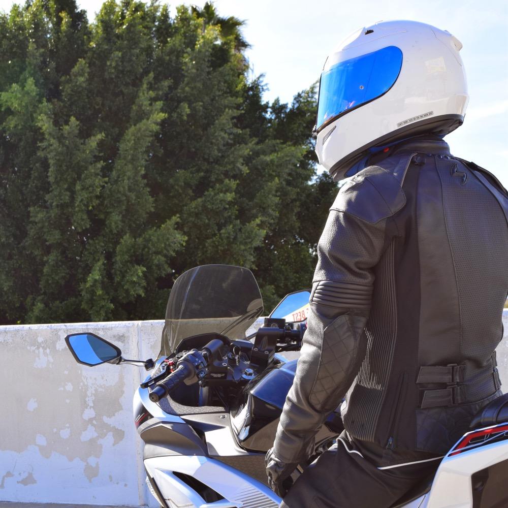 SoCal rider and moto vlogger. if you want to send me a message email me at 4n6ninjala@gmail.com