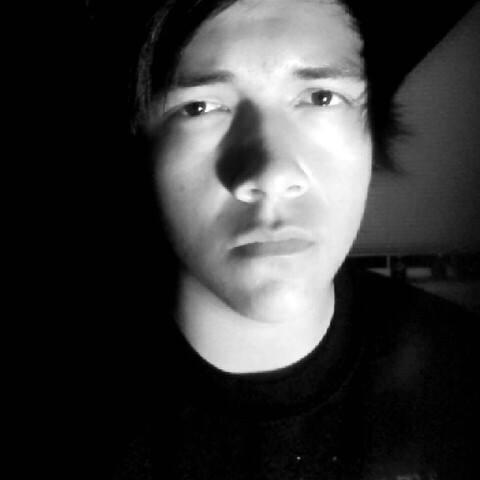 18 years mid-life crisis Instagram: @moises.in.regret Vocalist of In Regret, Drummer of some Pop Punk band, Guitarist of Born 2 Suffer