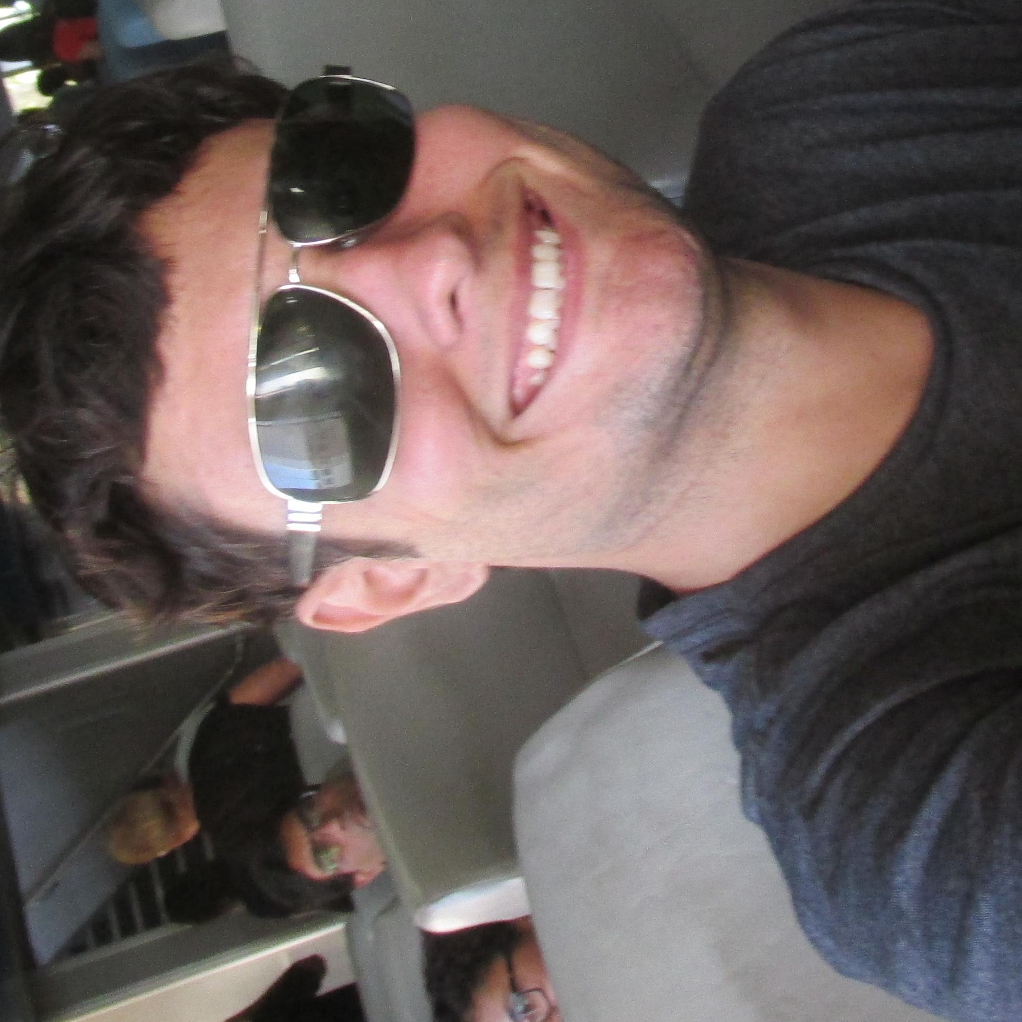 Meu nome é Bruno Silva, tenho 23 anos, moro em Niterói-Rj, sou executivo na empresa Hinode.