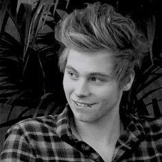 Free follow from @typicalLuke_  and @happyy5sos