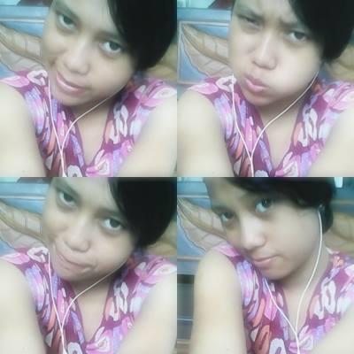 riskayunirianti's profile picture. love peace. never leave you