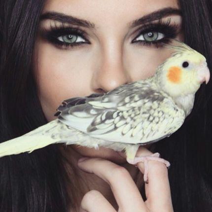 ‏اريد الحياة ربيعًا وفجرًا اعانق فيه السماء فماذا تفيد قيود السنين نكبل فيها المنى والرجاء اريد الحياة كطير طليق يرى الشمس بيتآ يرى العمر ماء