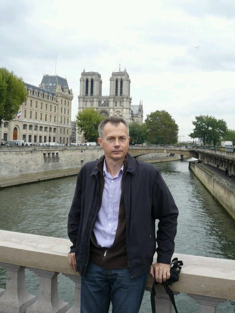Alumni,  ENA et ScPo Strasbourg,
Membre de  SERVIR (ex AAEENA)