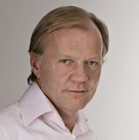 Dr Leo Peter van der Weij behoort tot de selecte groep van plastisch chirurgen die zich volledig gespecialiseerd heeft in esthetische plastische chirurgie.