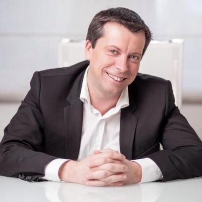 Député fédéral et Vice-Président de la Chambre des représentants. Bourgmestre de Herstal. Président de la Fédé PS de Liège