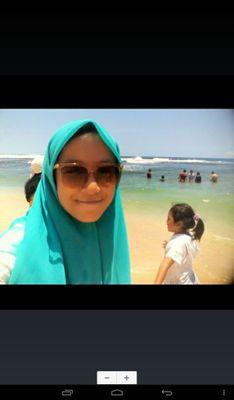 luthfianita10's profile picture. 