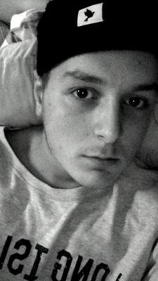 5c4fb98b64e046d's profile picture. 22 y/o kick-ass dude from sweden