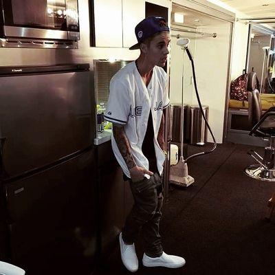 Soy chico que le gusta las musicas de JUSTIN , soy alegre y amiguero