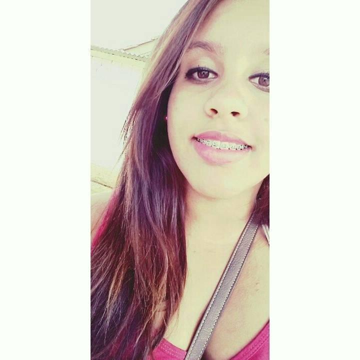 Quando você está triste, ninguém repara sua lágrima. Quando você está feliz, ninguém repara seu sorriso. Mas todos sabem te julgar