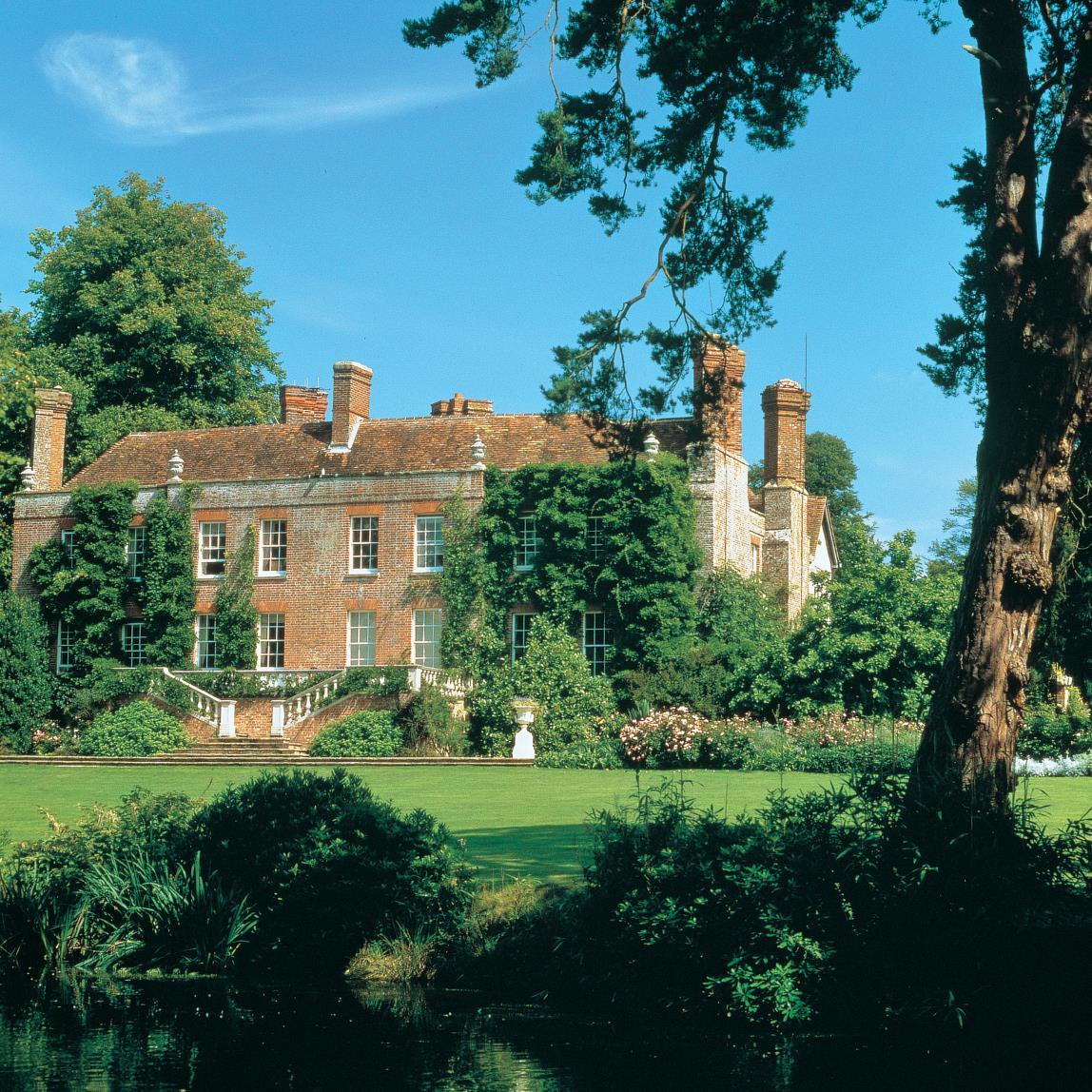Stunning gardens open to the public with Cafe, Gift Shop, Sculpture Exhibition and Special Events