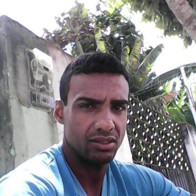 Sou uma pessoa apaixonada por Futebol, Familia, DEUS acima de TUDO! Curto muito academia e sou PALMEIRENSE apaixonado!