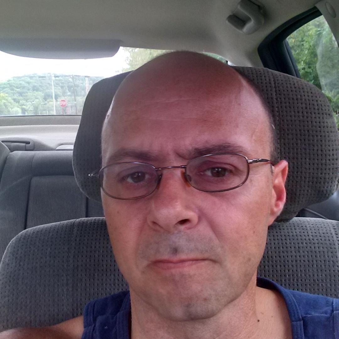 I am single gay male 46 yrs old 5 ft 4in 143 lbs near canton Ohio