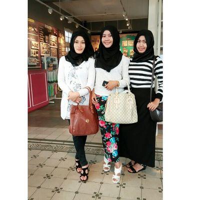 Semarang state University | http://t.co/FSaBVbN3Zk | IG : naernar