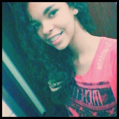 a felicidade aparece para aqls q reconhecem a importancia das pessoas q passam em suas vidas.    Clarice Lispector