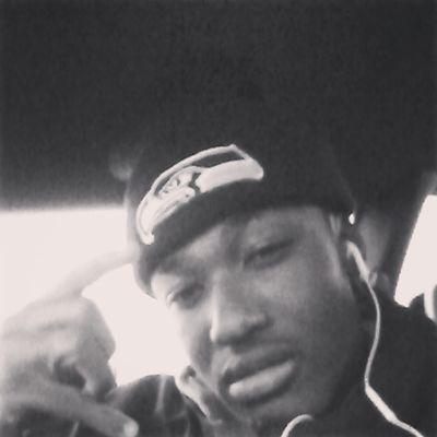 im funny happy single and im active play sports all the time #squad#ballislife#