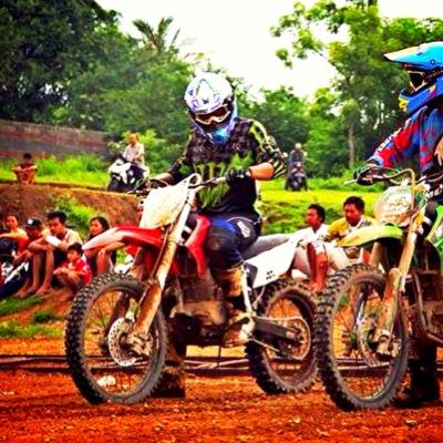 IG : hustleeveryday.ind pin BB : 7EBA5701 fan pages : hustle bali clothingbrand