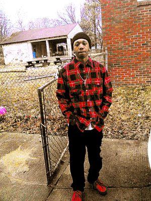 C/O '13
Close mouths don't get fed 
#You don't hustle You don't eat
Follow me on instagram :@king_quetonna 
Kik me :king.sosa00