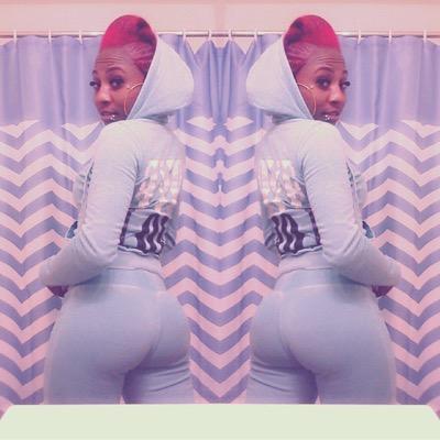 QUEEN FEEFEE 
BACKGROUND DANCER FOR USHER 
TAKE OFF BITCH ✈️
TEAM USHER 
FORMER WALA CAM DANCER 
IG: killnhoes