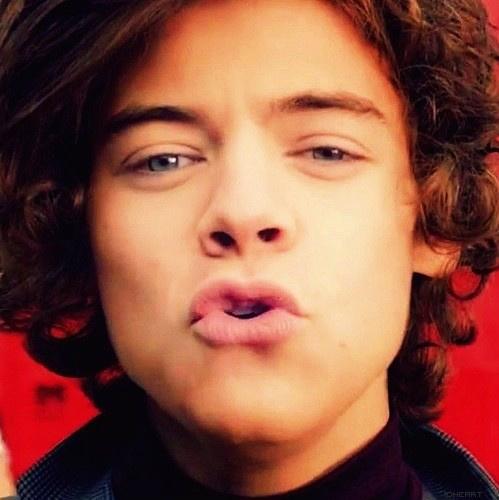 Please follow @fuckabIehes because he gave you this free follow. :-)