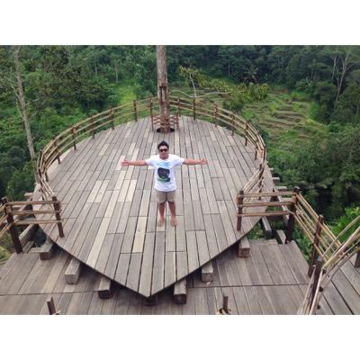 kekuatan adalah kekuasaan dan kekuasaan adalah KEHORMATAN