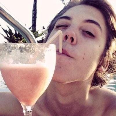 follow @reactespinosa or I unfollow