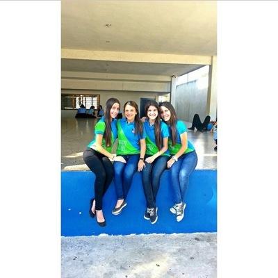 Humilde. Bailarina-Actriz.