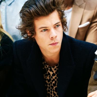ITS FREE FOLLOW BUT PLEASE CAN YOU FOLLOW @zaynlaputexx ? AND I'LL FOLLOW U WITH MY 40 ACCOUNTS SAVED