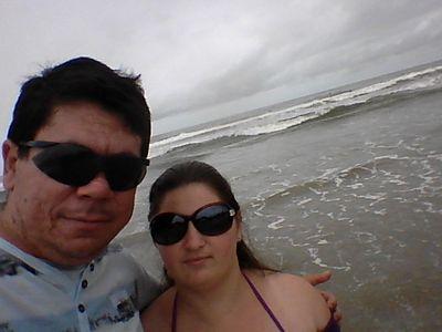 Dar valor as pessoas que gostam de vc e esquecer as pessoas que gostam das  suas lágrimas e mante-las afastadas. Só assim para sermos felizes!!!!!!!! :)