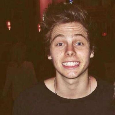 follow @tcnightaluke pls :)