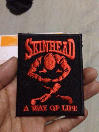 stu jln persimpangan..antare kiri dn kanan..pilih jln yg trbaik utk arah hdp sndri..