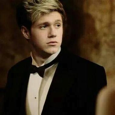 Don't unfollow, just ask for follow back :)  DON'T LET THE MUGGLES GET YOU DOWN! :D fback every Niall's girl
i do gain tweets sometimes ;)