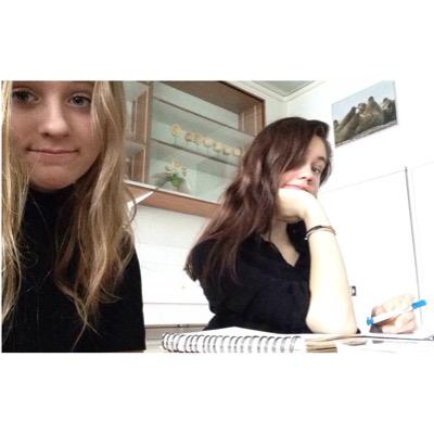 instagram: leoniebanning