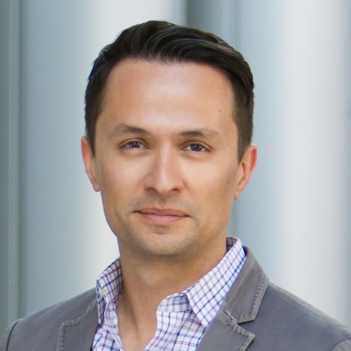 CEO at @onscreeninc, former VP of Collaboration at @intermedia_net, and former CEO of @anymeeting.  Solving the way families and  seniors communicate.