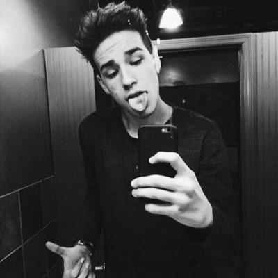 dm me what you think about a certain jacob girl or jacob girls in general and i'll tweet it and keep it anonymous (-: