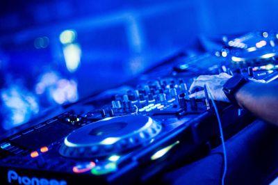 Let's Trance. All Trance Music: old school,  classic,  progressive, vocal, Elektro, psy,  Goa,  hard from 90-2015. Let there be House: House, Elektro,  hard