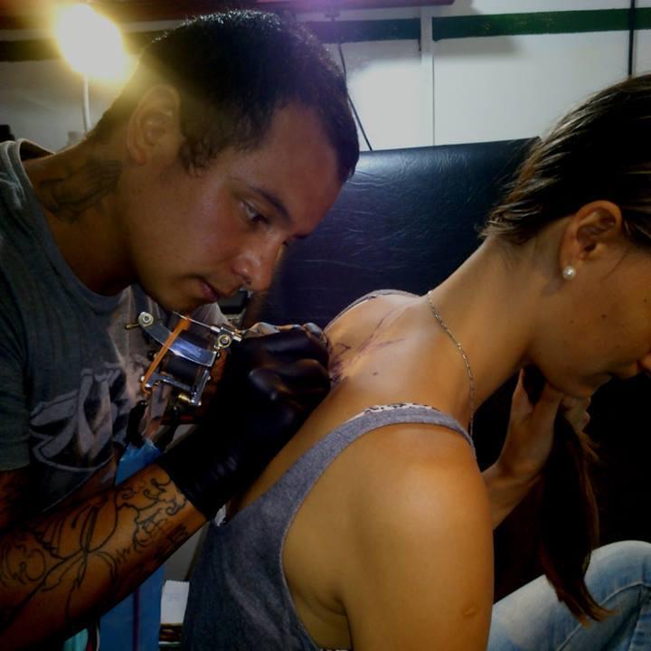 Tattoo and body piercie..http://t.co/HKDRd7STOR Cronel. Suarez