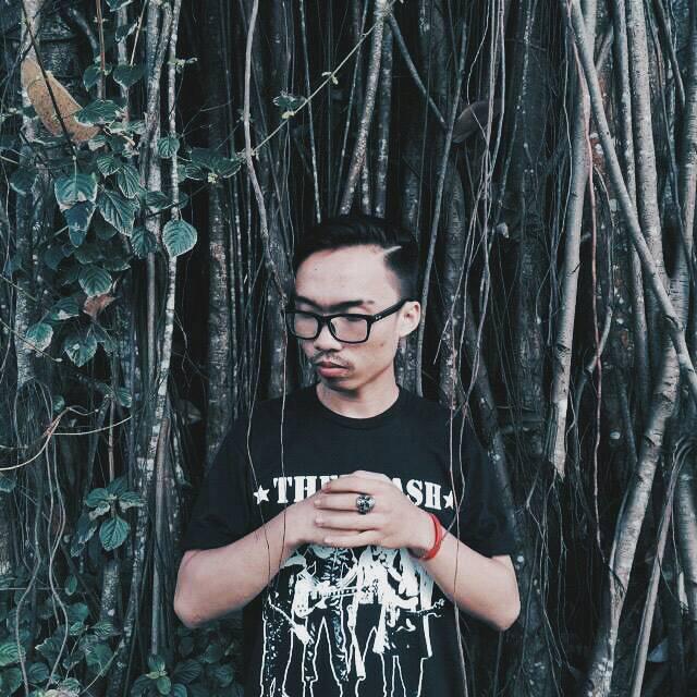 M. Ipank Zulkarnain | vokal & gitar @monkeycrazyplb | gitar (give us happiness) bass (diamond dice) Outsider Puncak #PUNKROCKERS NOT CRIMINALS#